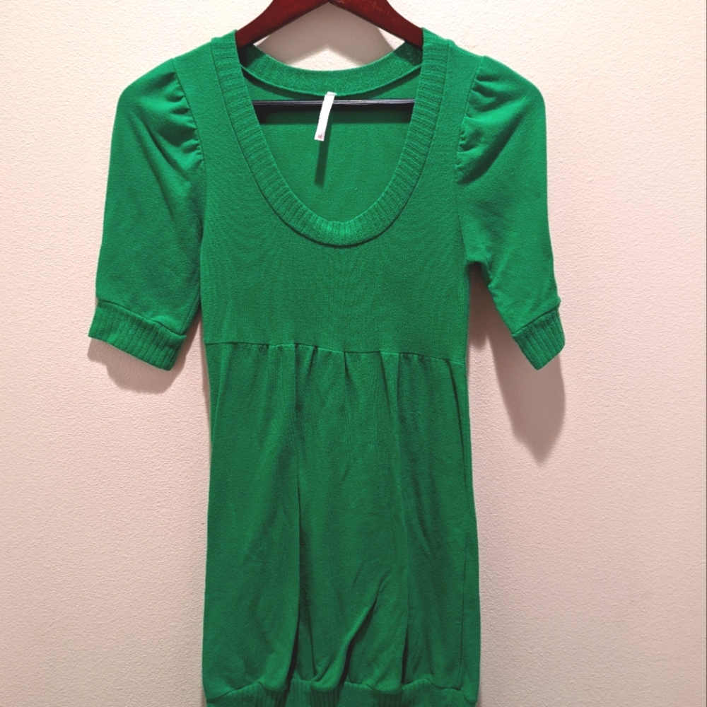 Rue 21 Kelly Green Short Sleeve Sweater dress Size Medium